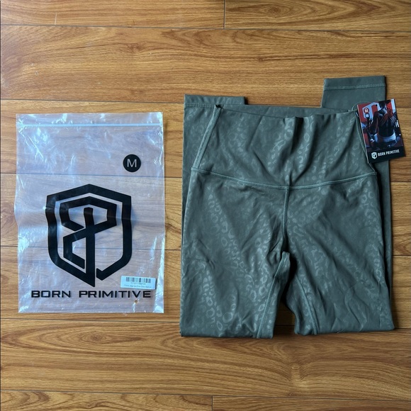 Born Primitive NWT Fierce Leggings-Medium - Picture 1 of 4